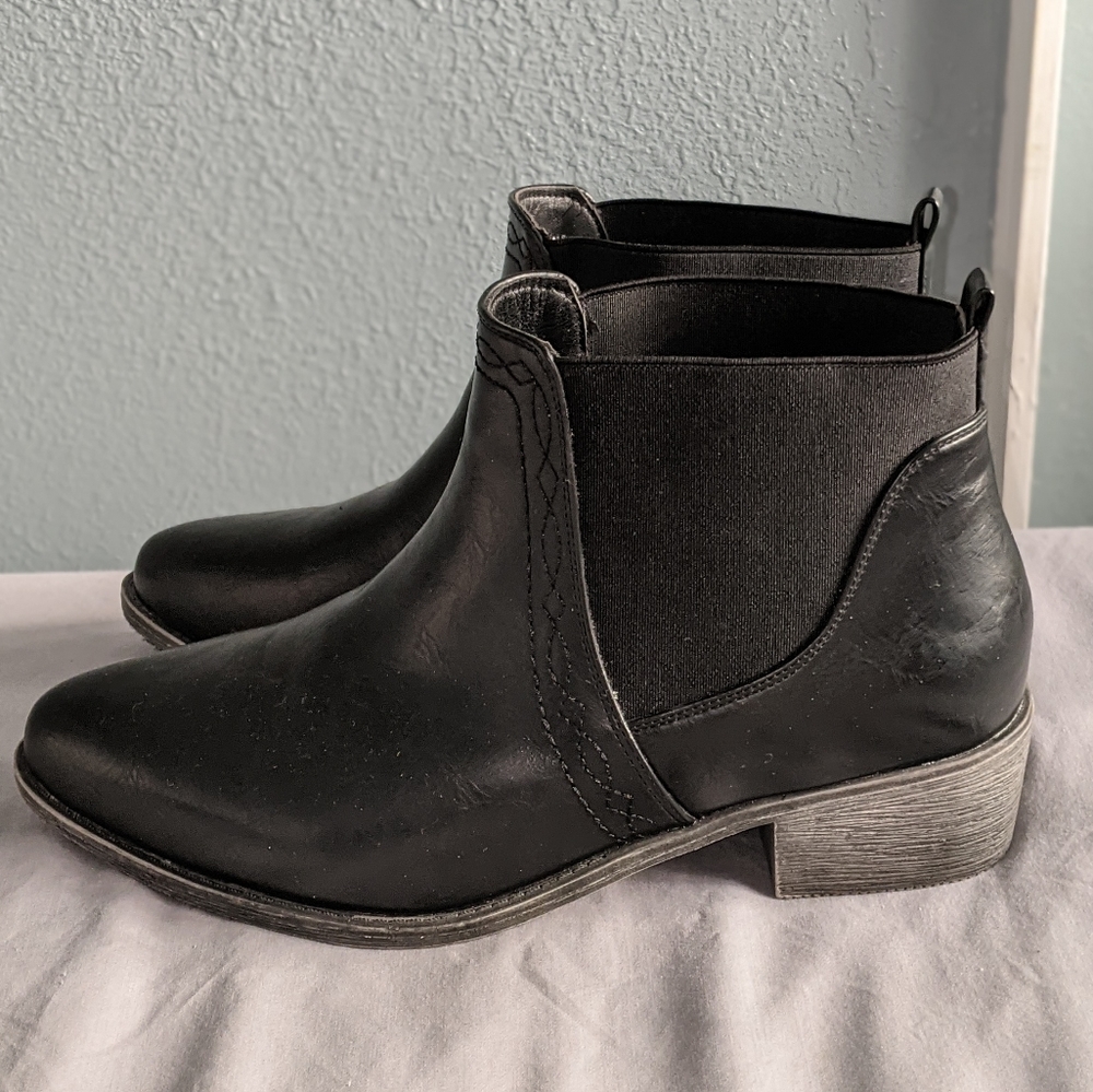 Torrid Alyssa Black Booties 8.5 W